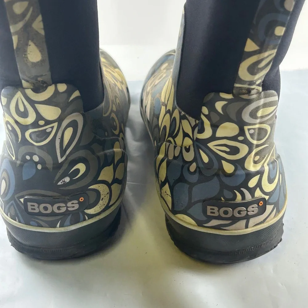 Bogs WMNS 9 Classic High Paisley Floral Waterproof Insulated Rain Boots Blue